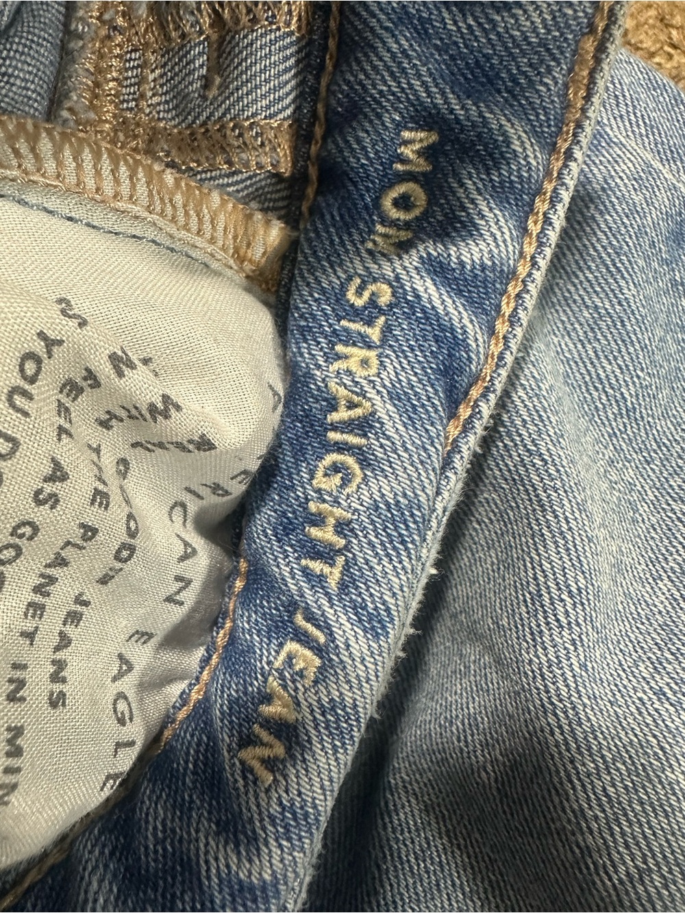 American Eagle Mom Straight Jeans Womens Sz 2 X-Long Blue Light Wash Distressed - Picture 10 of 15